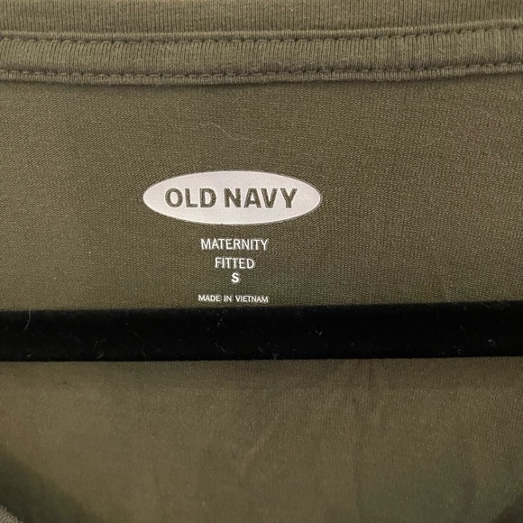 Lot of three Old Navy maternity shirts. - Picture 10 of 14